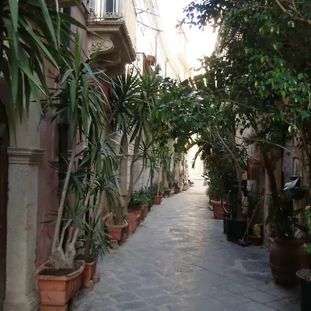 Il Nido Di Diana In Ortigia アパート シラクーサ